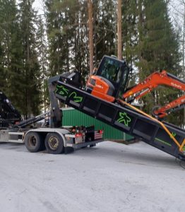 Laaja-alaista koneurakointia pieniin kohteisiin ammattitaidolla Keuruulla! Myös remontit, lauttakuljetukset ja polttopuut. Ota yhteyttä!