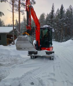 Laaja-alaista koneurakointia pieniin kohteisiin ammattitaidolla Keuruulla! Myös remontit, lauttakuljetukset ja polttopuut. Ota yhteyttä!