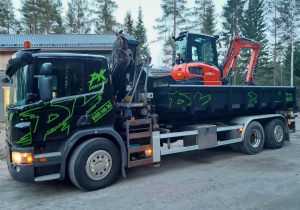 Laaja-alaista koneurakointia pieniin kohteisiin ammattitaidolla Keuruulla! Myös remontit, lauttakuljetukset ja polttopuut. Ota yhteyttä!