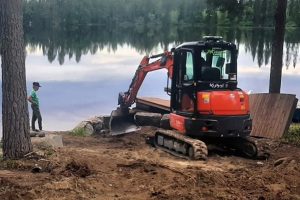 Laaja-alaista koneurakointia pieniin kohteisiin ammattitaidolla Keuruulla! Myös remontit, lauttakuljetukset ja polttopuut. Ota yhteyttä!